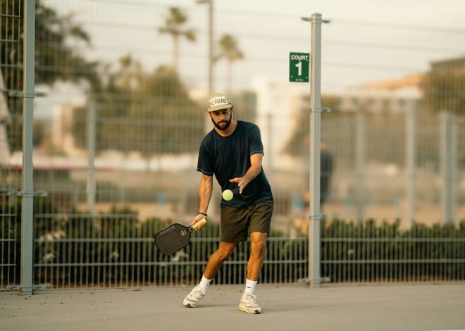 Hay un deporte que está colonizando miles de canchas de tenis en EEUU y se expande con fuerza en España: el pickleball
