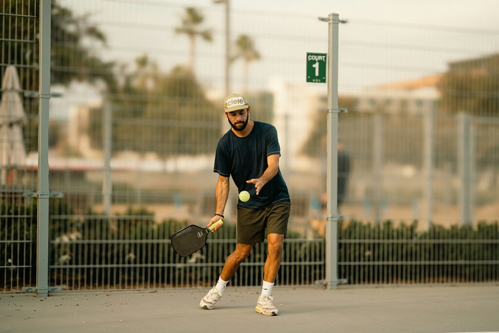 Hay un deporte que está colonizando miles de canchas de tenis en EEUU y se expande con fuerza en España: el pickleball